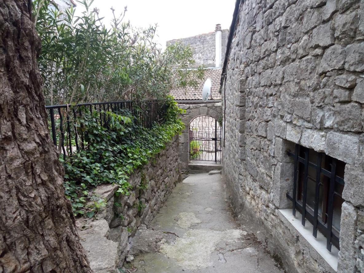 Maison Pierre Et Voute Au Coeur Du Village Balazuc Kültér fotó